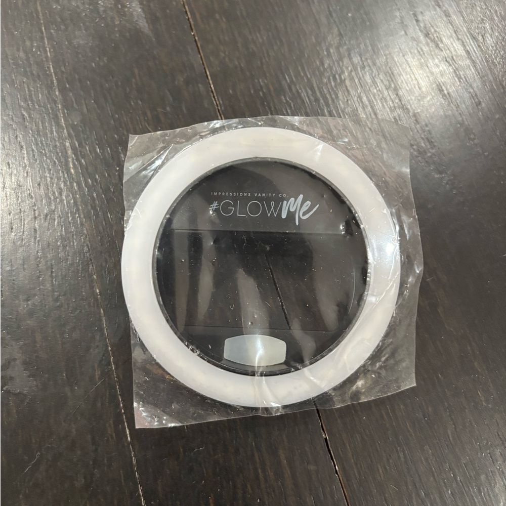 Impressions Vanity GlowMe Ring Light